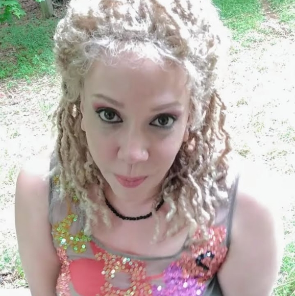 Meet your Posher, Amie - Picture 4 of 14